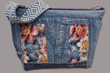 größere Handtasche Jeans Upcycling Jeanstasche Blumen