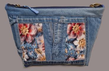 größere Handtasche Jeans Upcycling Jeanstasche Blumen